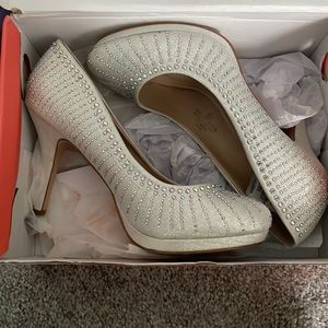 *WORN* De blossom collection robin - 113 silver sparkle heels size 10